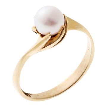 Ring i 8 karat Guld med perle i Klo