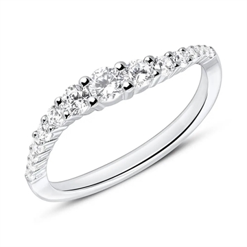 Ring i 8 kt. Guld m. diamanter