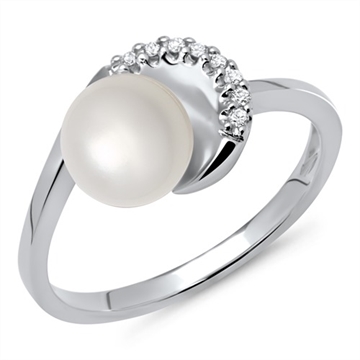 Ring i hvidguld med perle og diamanter